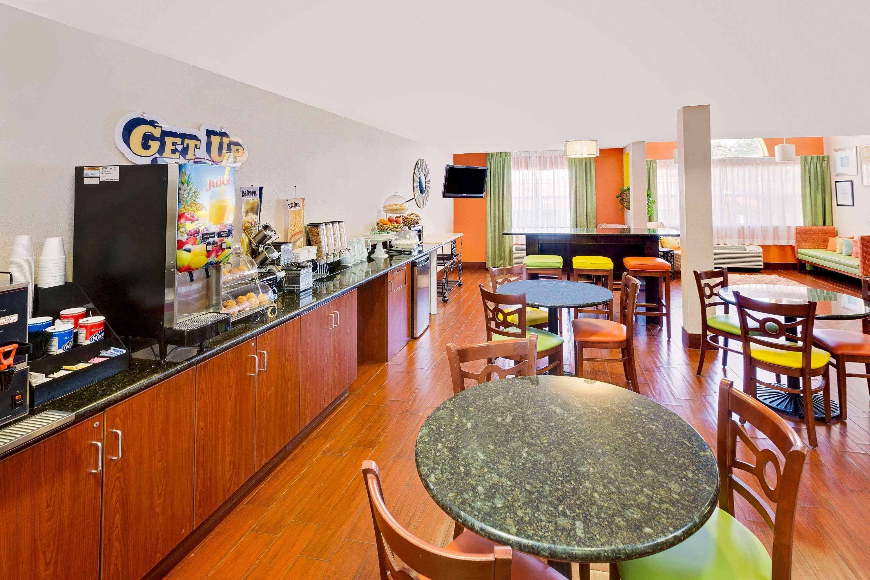 Microtel Inn & Suites By Wyndham Daphne Bagian luar foto