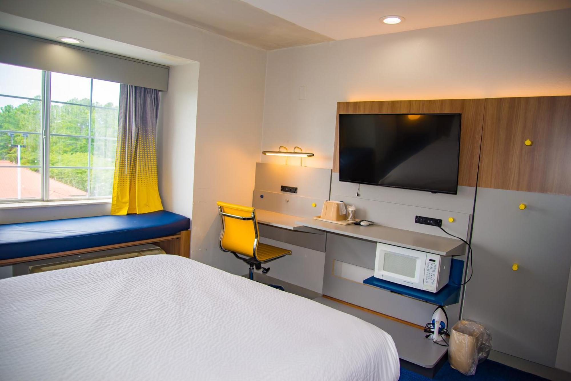 Microtel Inn & Suites By Wyndham Daphne Bagian luar foto