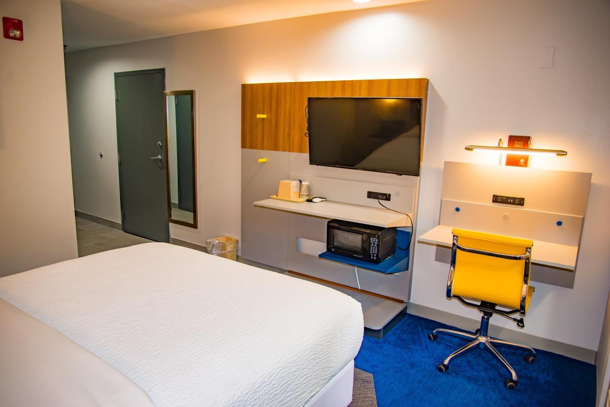 Microtel Inn & Suites By Wyndham Daphne Bagian luar foto