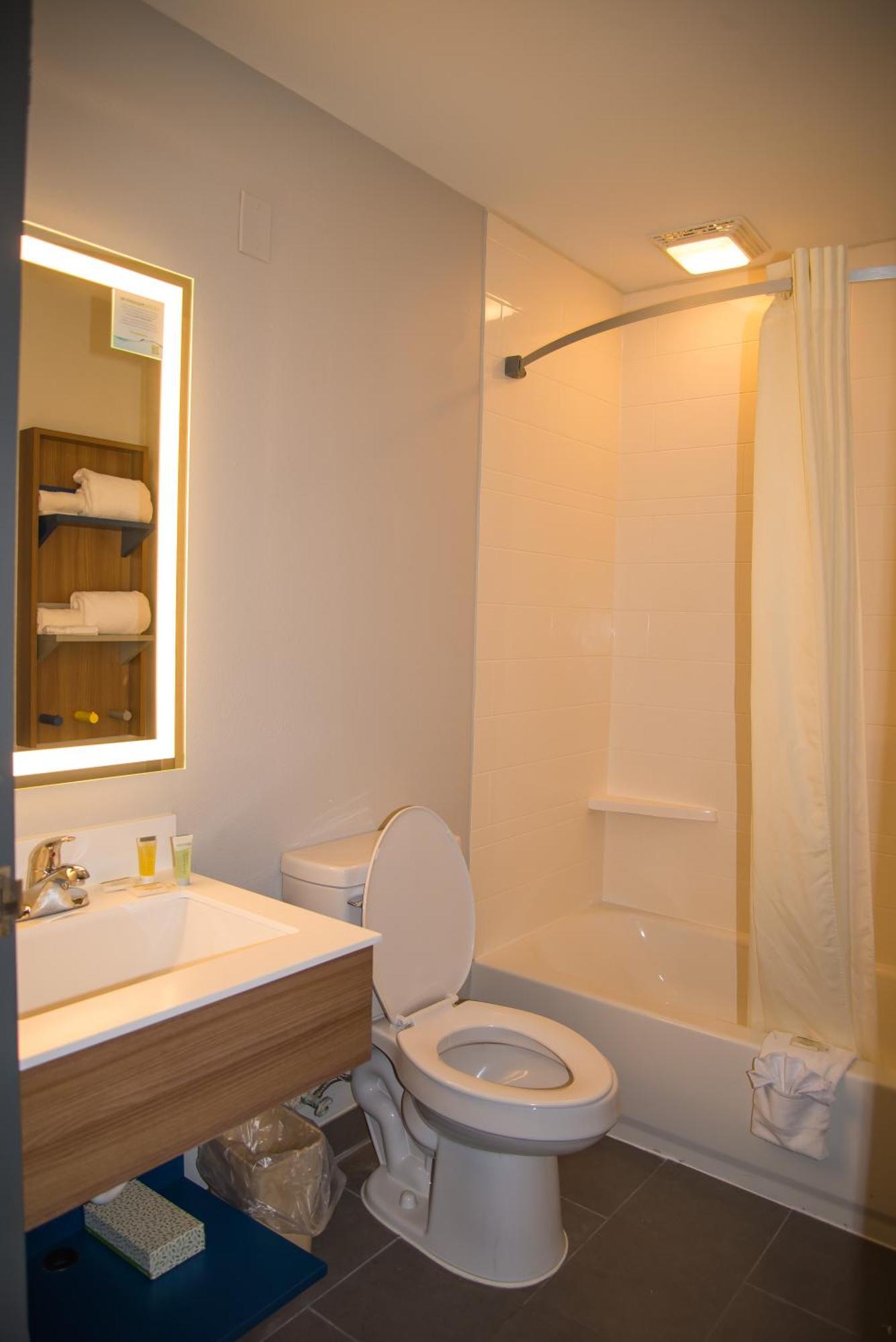 Microtel Inn & Suites By Wyndham Daphne Bagian luar foto