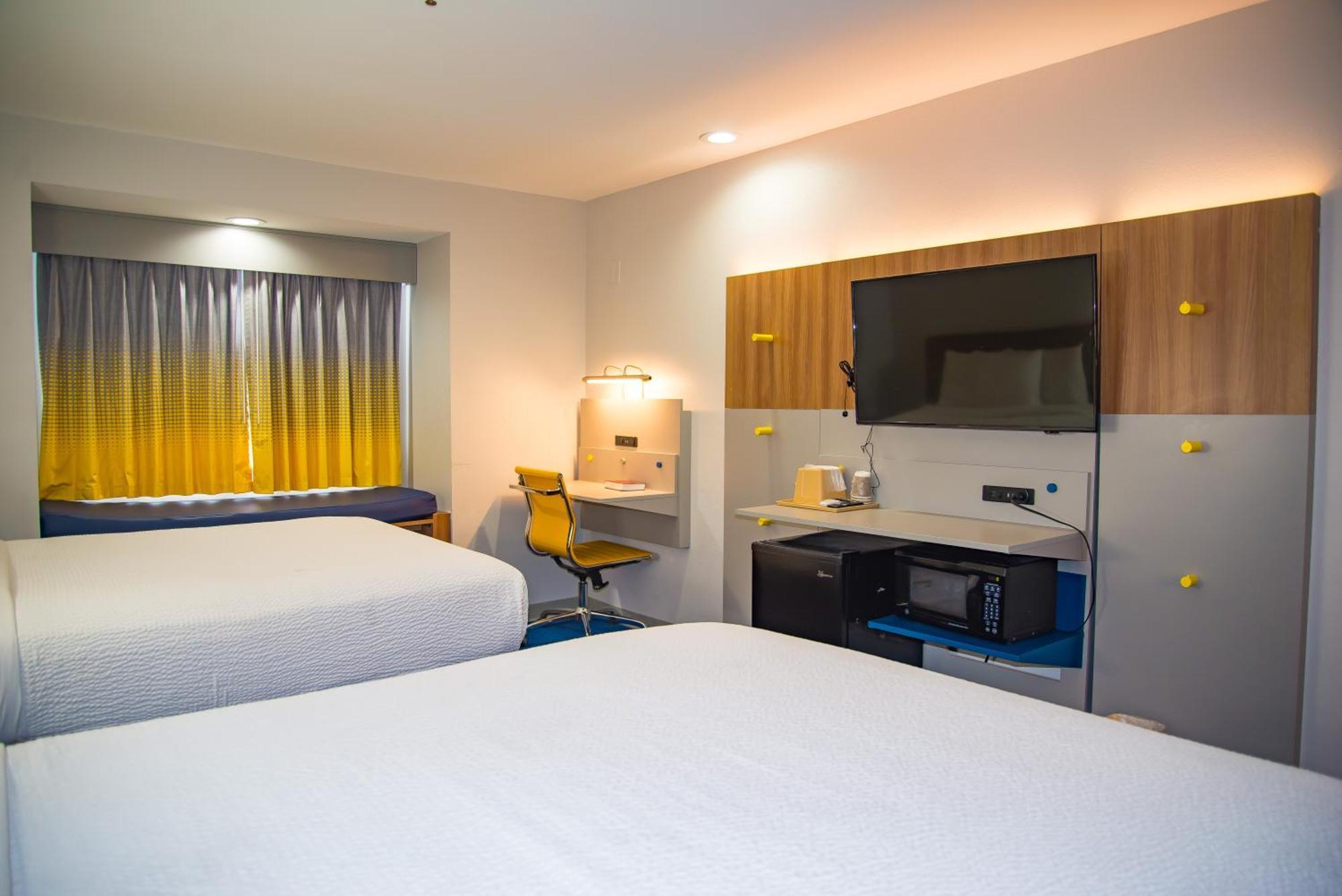 Microtel Inn & Suites By Wyndham Daphne Bagian luar foto