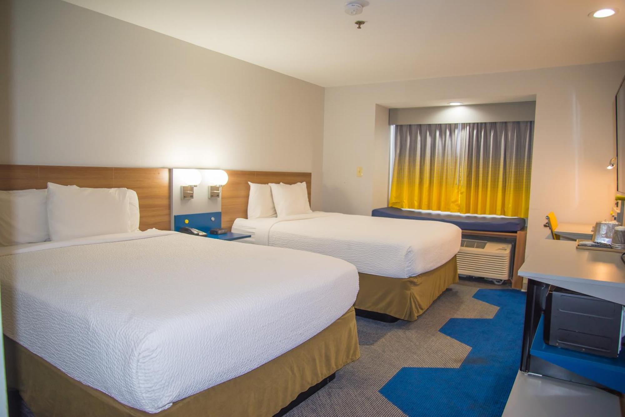 Microtel Inn & Suites By Wyndham Daphne Bagian luar foto