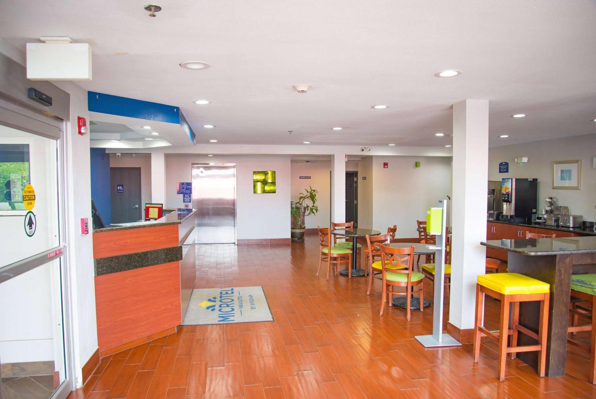 Microtel Inn & Suites By Wyndham Daphne Bagian luar foto