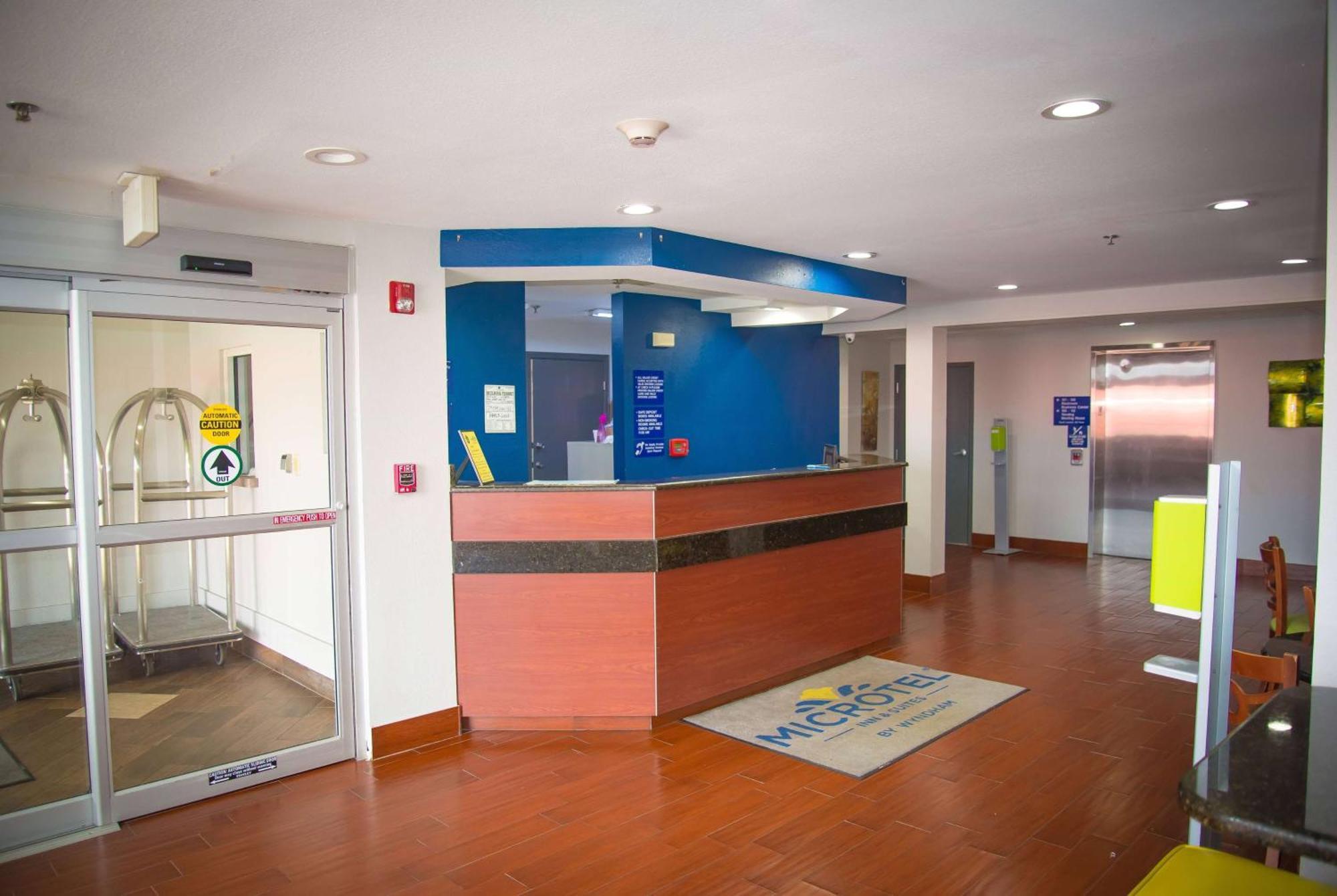 Microtel Inn & Suites By Wyndham Daphne Bagian luar foto